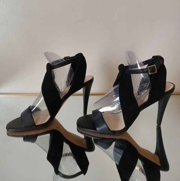 Vince Camuto Kalintie Black Leather Sandal Size 71/2 - Picture 2 of 11